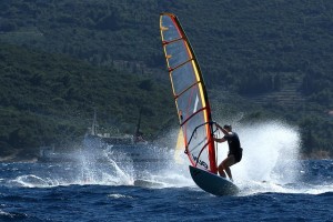 windsurfing-84615_640