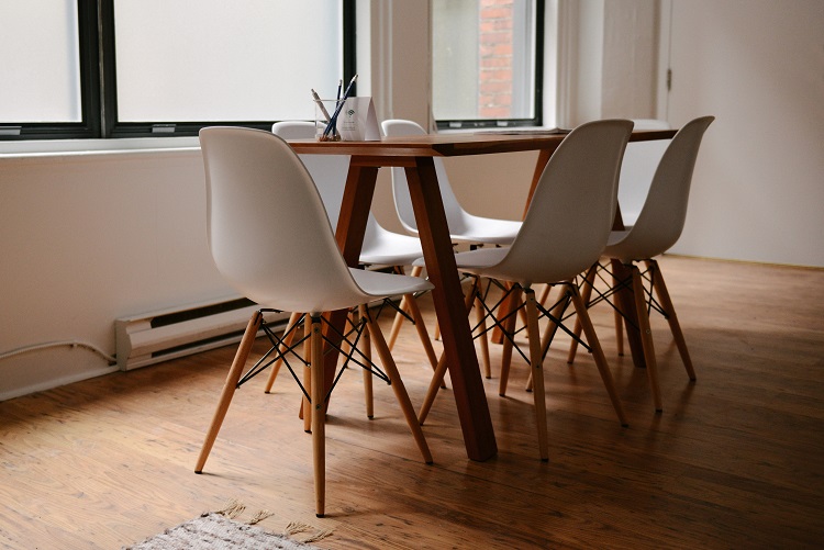 empty dinner table