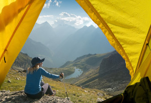 woman-hiking-in-the-mountain