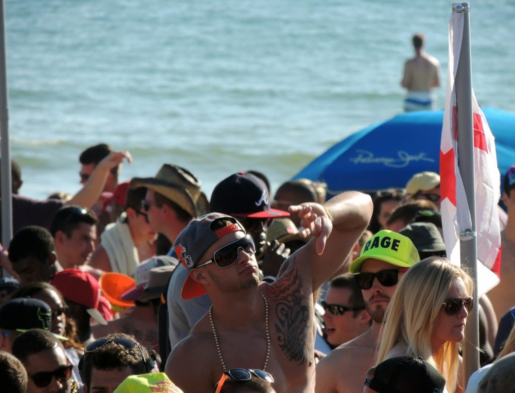 Beach Parties Contribute to Binge Drinking in College Students