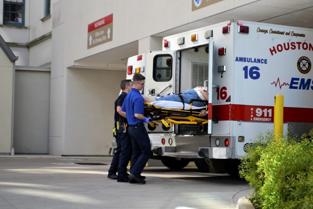 First Responders and Ambulance at Hospital - 3323385_1920