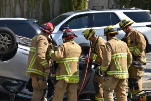 First Responders at a Car Crash Using Jaws of Life - 4894770_1920